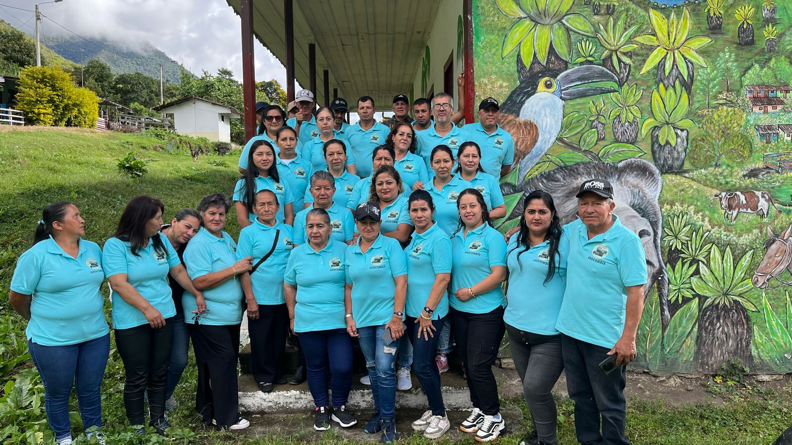 Nuestro equipo de trabajo está siempre a disposición para ayudar y servir a la comunidad.